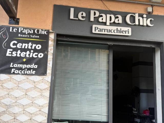 Locale Commerciale in vendita a Astroni, Pianura