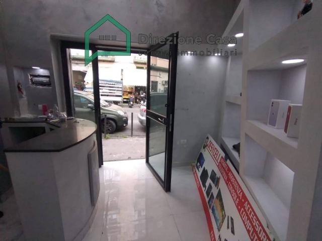 Locale Commerciale in affitto a Municipalità 3, Campania