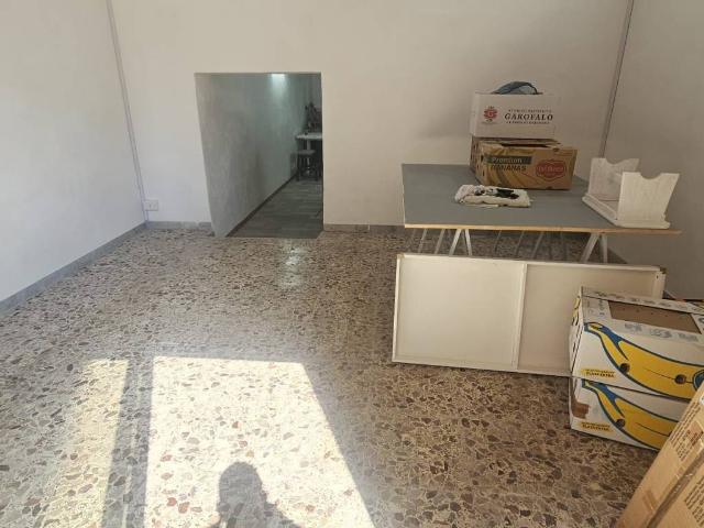 Locale Commerciale in vendita a Municipalità 10, Campania