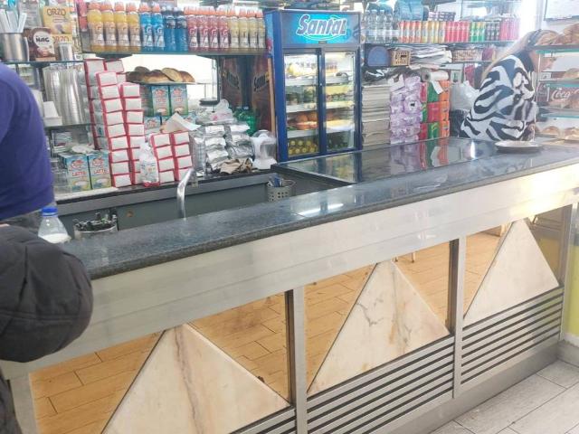 Locale Commerciale in vendita a Municipalità 4, Campania