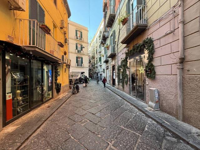 Locale Commerciale in vendita a Municipalità 1, Campania