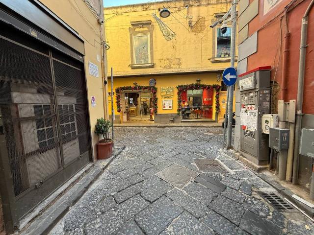 Locale Commerciale in vendita a Municipalità 1, Campania