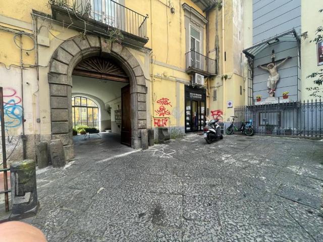 Locale Commerciale in vendita a Municipalità 2, Campania