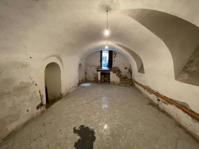 Locale Commerciale in vendita a Municipalità 1, Campania