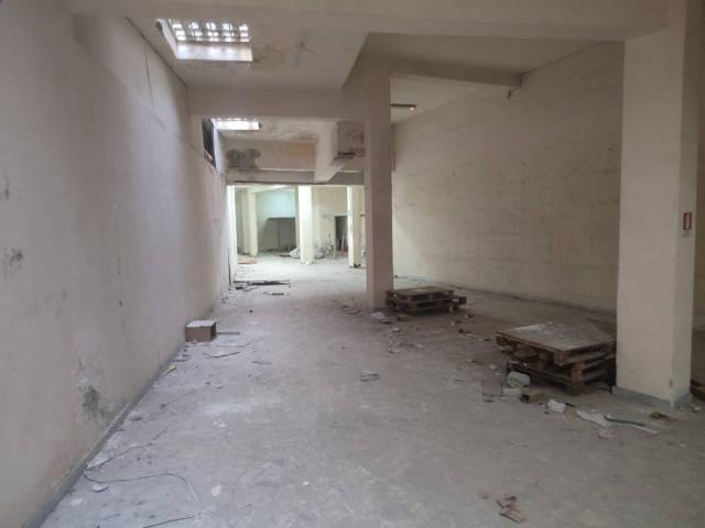 Locale Commerciale in vendita a Porta Nolana, Napoli