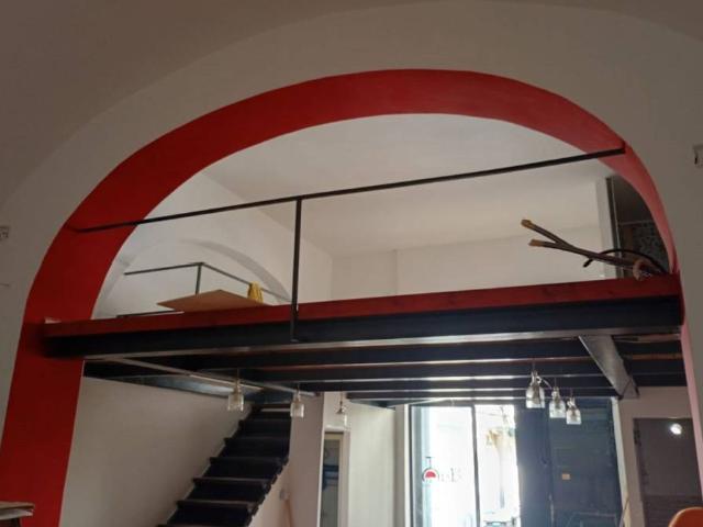 Locale Commerciale in vendita a San Giuseppe, Napoli