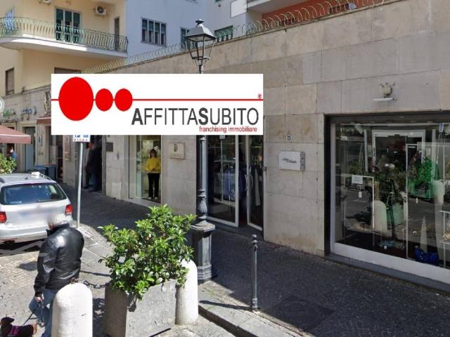 Locale Commerciale in vendita a Rione Antignano, Napoli