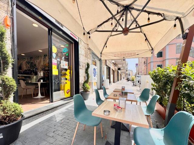 Locale Commerciale in vendita a Vomero, Napoli