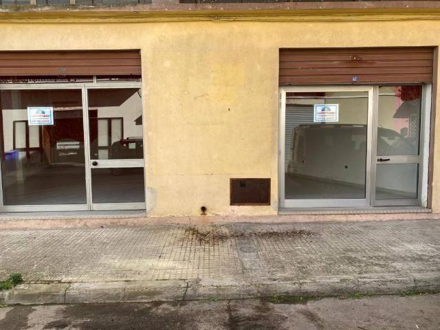Locale Commerciale in vendita a Puglia, Lecce