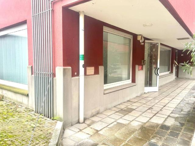 Locale Commerciale in vendita a Nimis, Friuli-Venezia Giulia