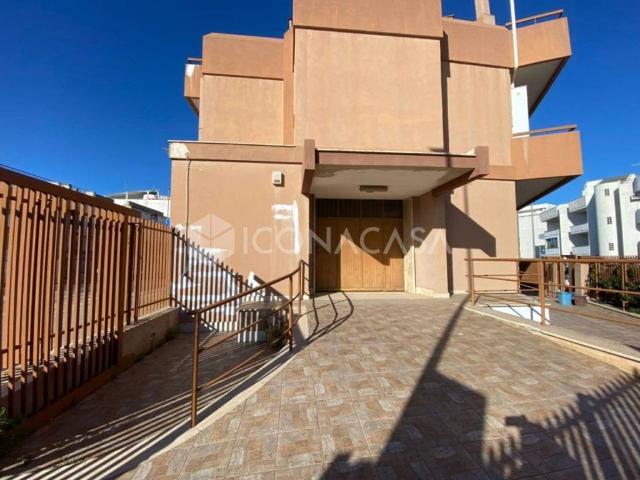 Locale Commerciale in vendita a Puglia, Bari