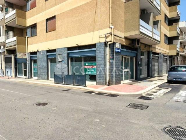 Locale Commerciale in vendita a Puglia, Bari