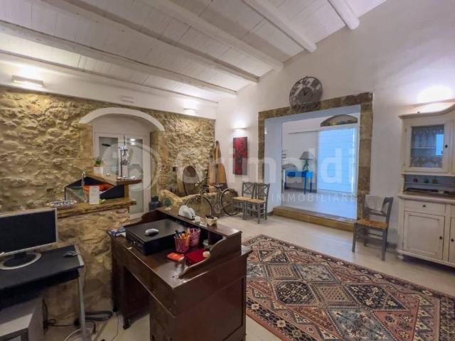 Locale Commerciale in vendita a Noto, Sicilia