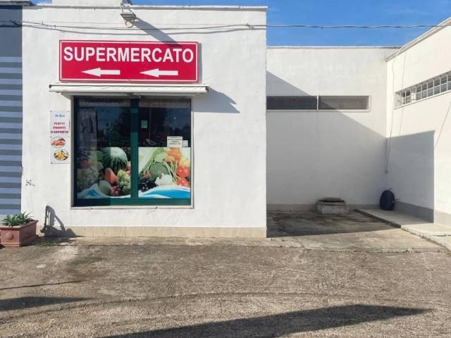 Locale Commerciale in vendita a Rosa Marina di Ostuni, Puglia