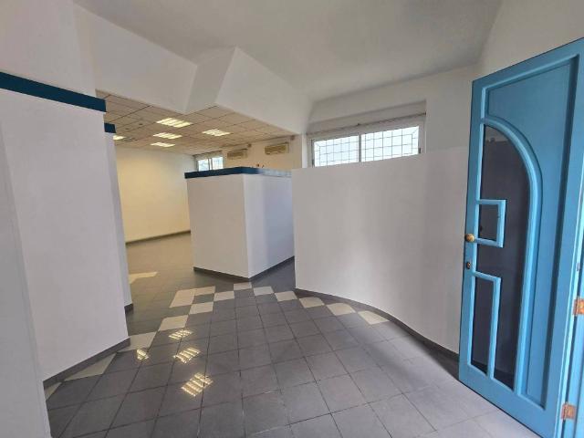 Locale Commerciale in vendita a Puglia, Brindisi