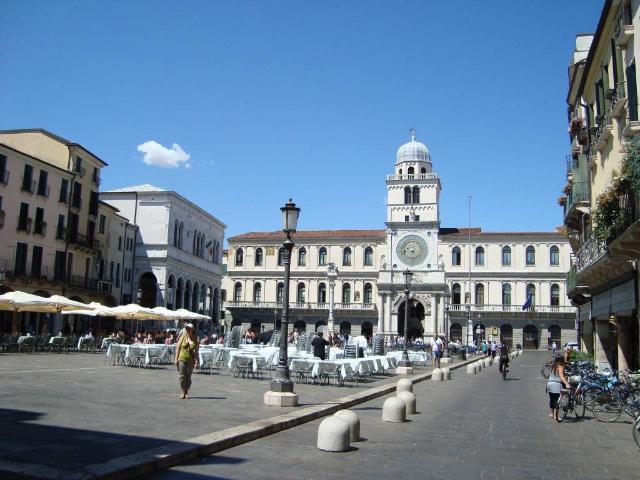 Locale Commerciale in vendita a San Giuseppe, Padova