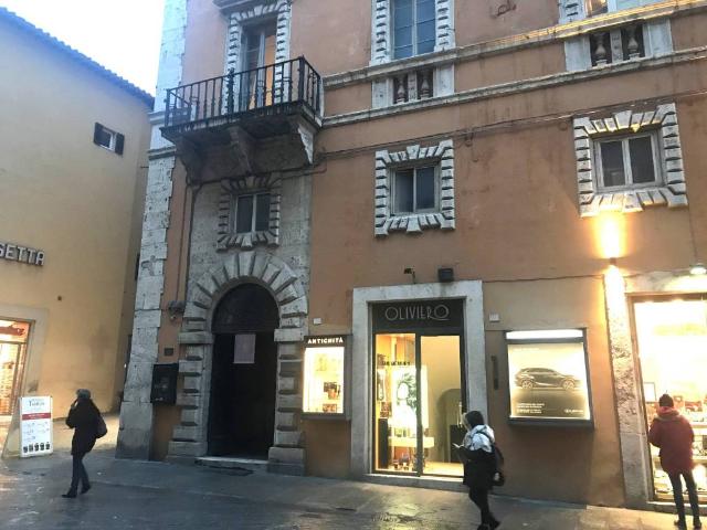 Locale Commerciale in vendita a Sant'Erminio, Cenerente