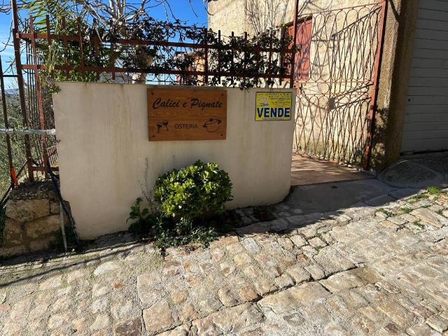 Locale Commerciale in vendita a Petralia Soprana, Sicilia