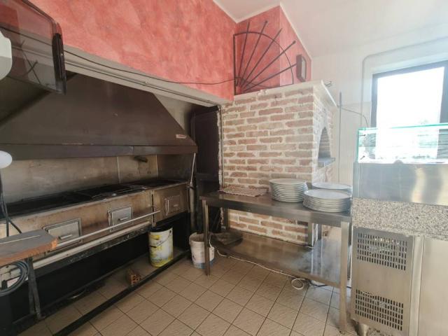 Locale Commerciale in vendita a Pizzoli, Abruzzo