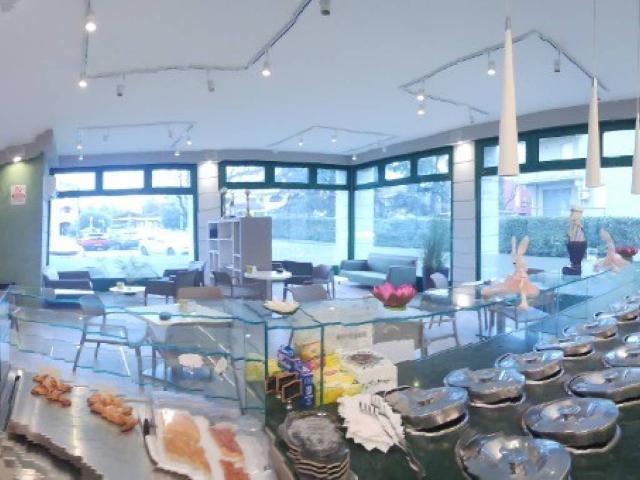 Locale Commerciale in vendita a Bassa Reggiana, Re