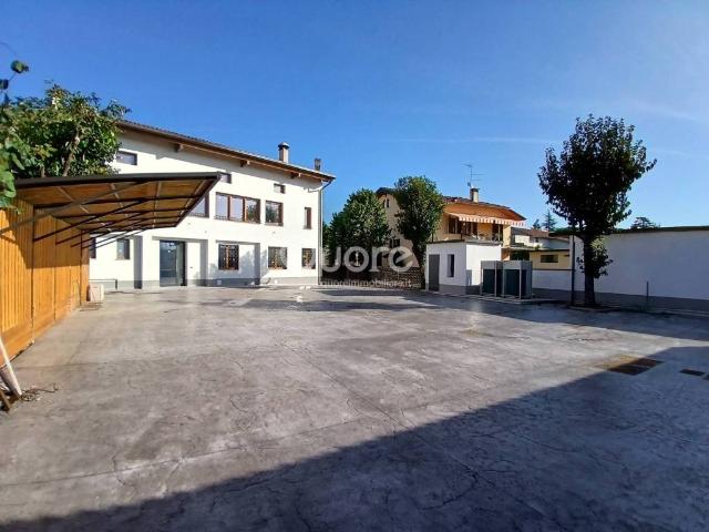 Locale Commerciale in vendita a Povoletto, Friuli-Venezia Giulia