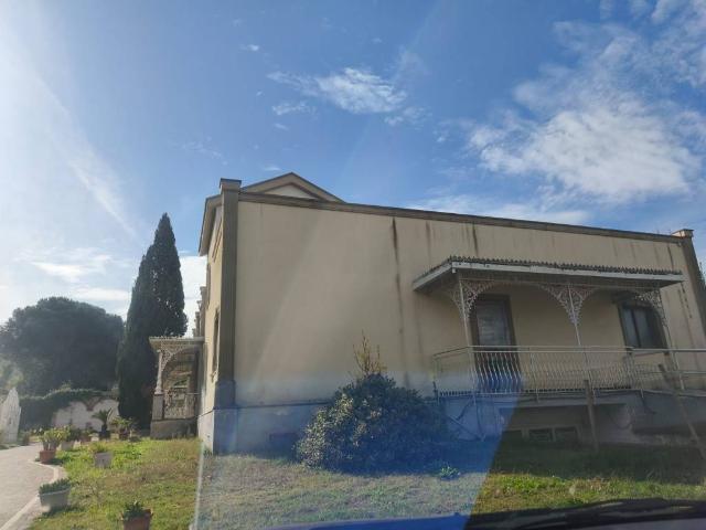 Locale Commerciale in vendita a Cigliano, Pozzuoli
