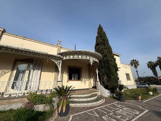 Locale Commerciale in vendita a Cigliano, Pozzuoli