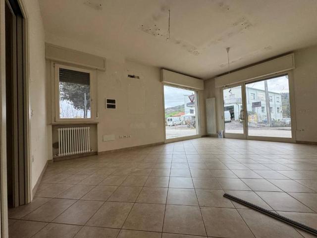 Locale Commerciale in vendita a Unione di Comuni della Romagna Forlivese, Predappio