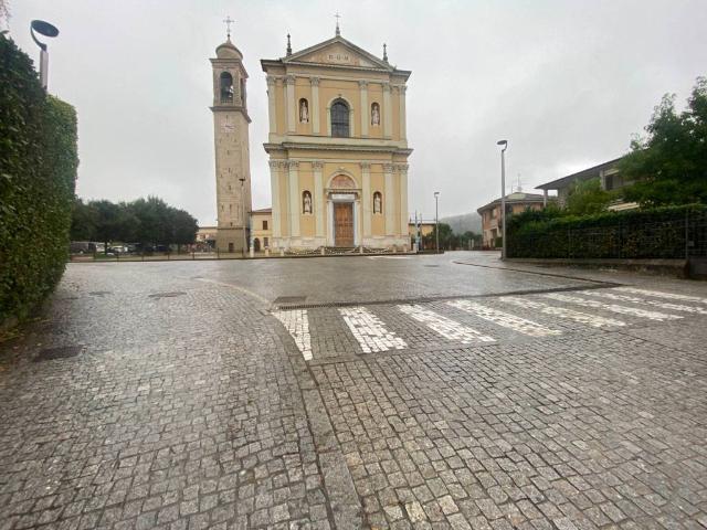 Locale Commerciale in vendita a Provaglio D'iseo, Lombardia