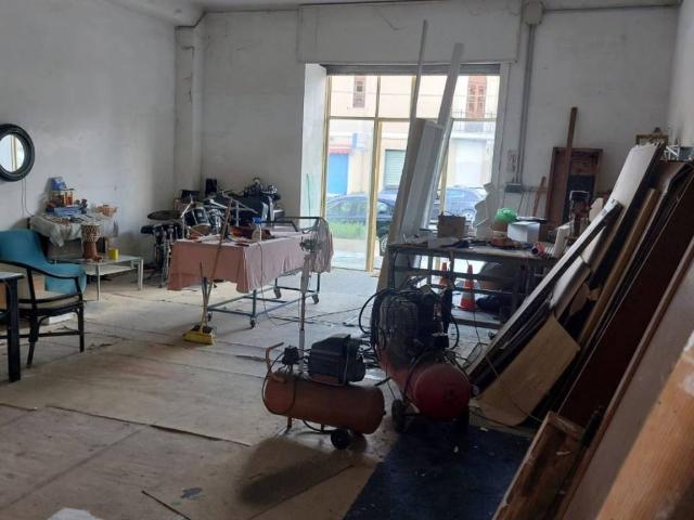 Locale Commerciale in vendita a Puglia, Taranto