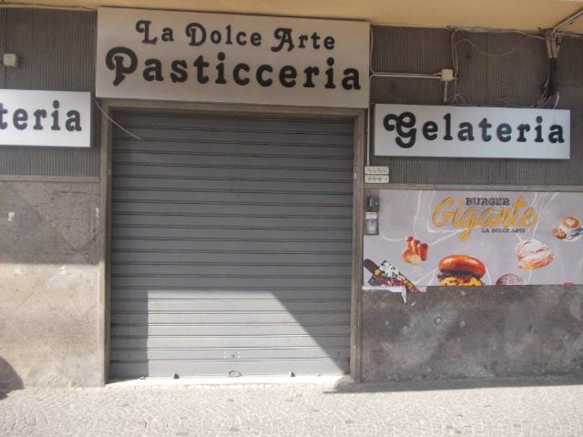 Locale Commerciale in vendita a Quarto, Campania