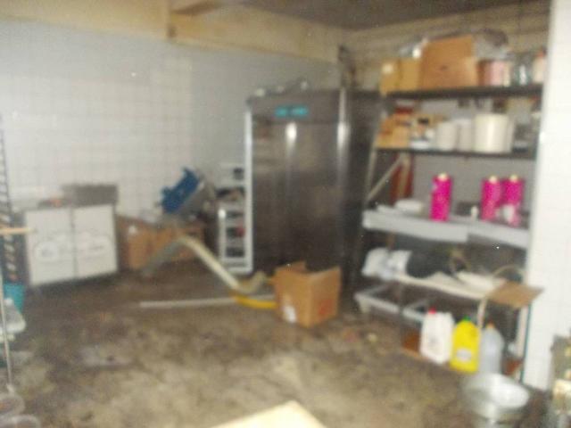 Locale Commerciale in vendita a Quarto, Campania
