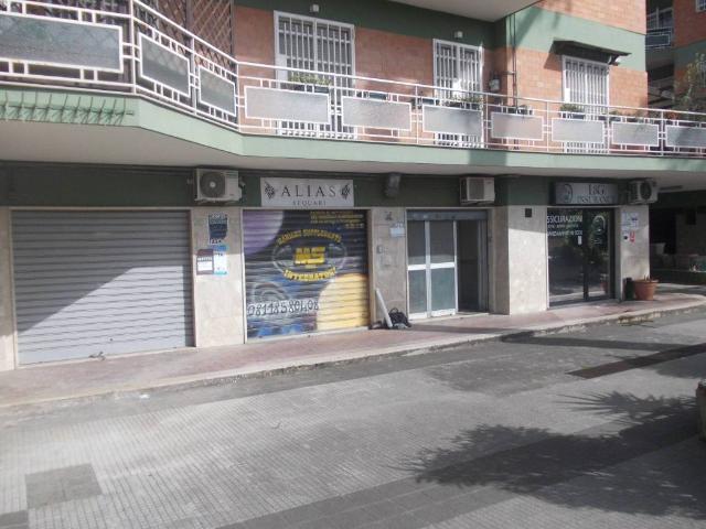 Locale Commerciale in vendita a Casalanno, Quarto