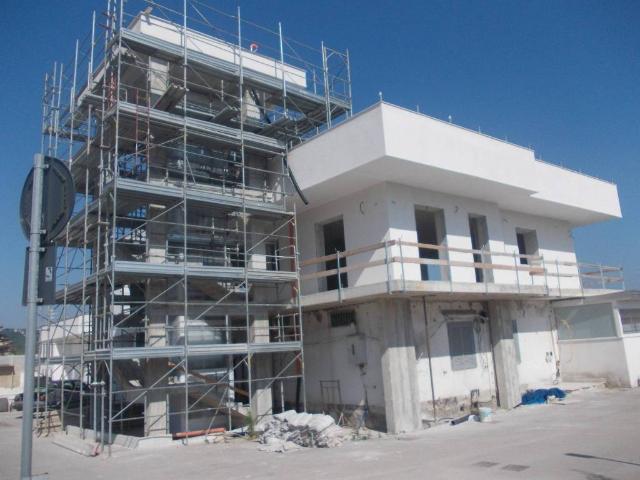 Locale Commerciale in vendita a Quarto, Campania