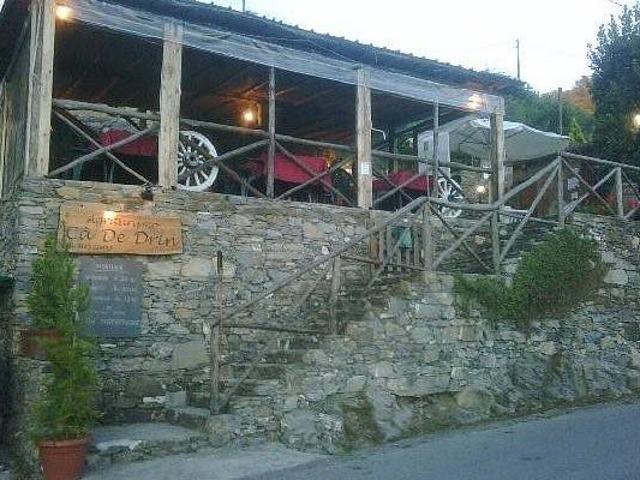 Locale Commerciale in vendita a Il Piano, Rapallo