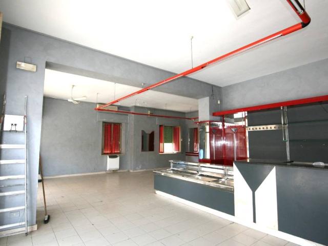 Locale Commerciale in vendita a Rapolano Terme, Toscana