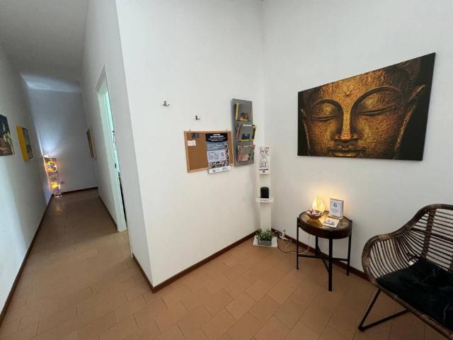 Locale Commerciale in vendita a Regina Pacis, Re