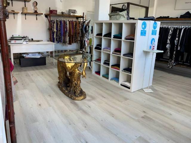 Locale Commerciale in vendita a Pieve Modolena, Re