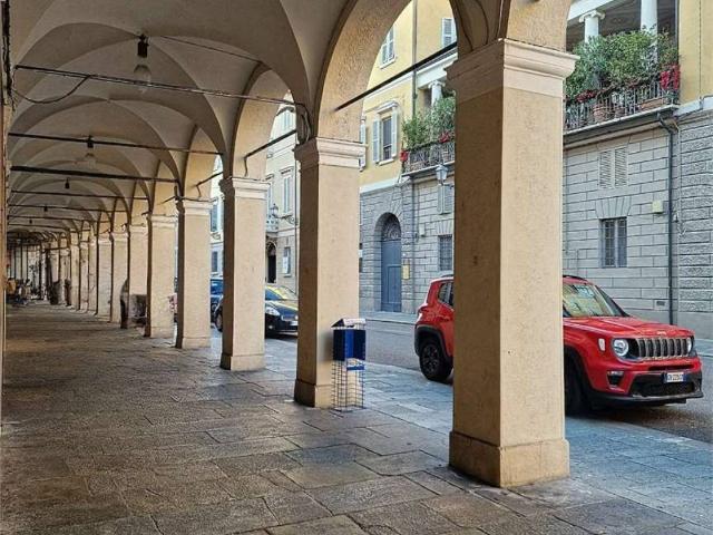 Locale Commerciale in vendita a San Nicolò, Re