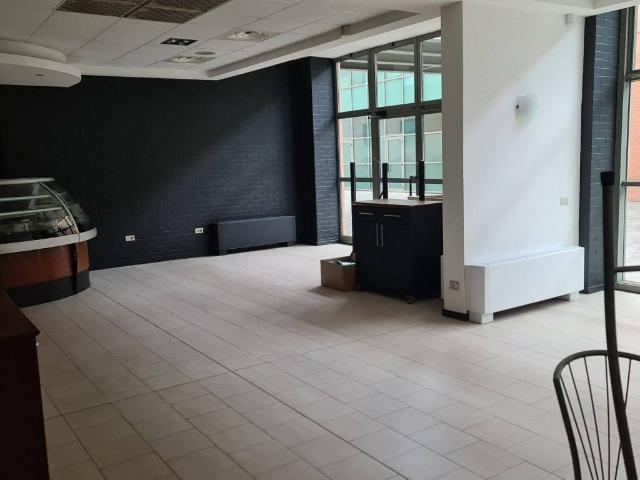 Locale Commerciale in vendita a Mancasale, Re