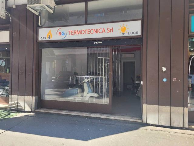 Locale Commerciale in vendita a Lucernate, Rho