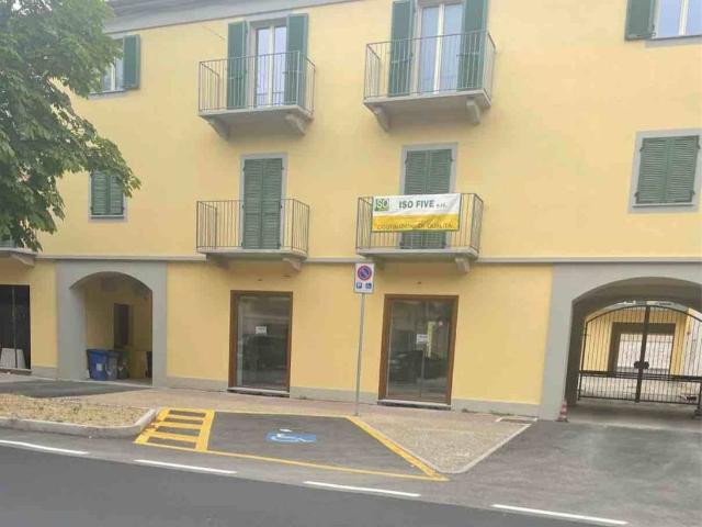 Locale Commerciale in vendita a Vesignano, Piemonte