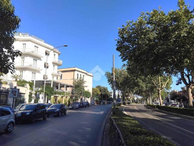 Locale Commerciale in vendita a Municipio Roma XII, Roma Capitale