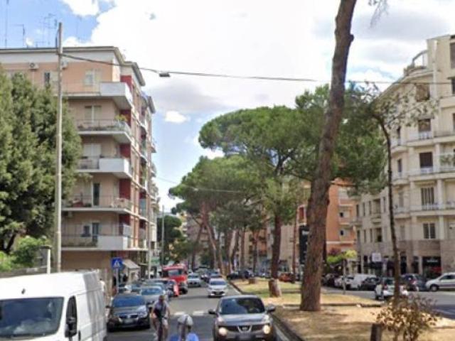 Locale Commerciale in vendita a Municipio Roma II, Roma Capitale