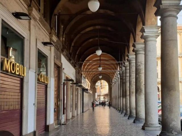 Locale Commerciale in vendita a Municipio Roma I, Roma Capitale
