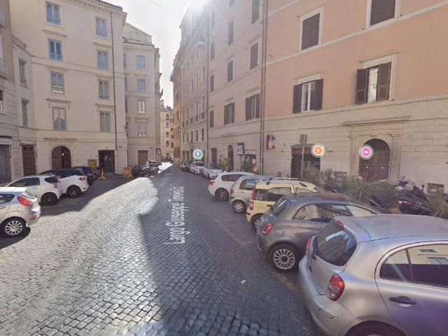 Locale Commerciale in vendita a Municipio Roma I, Roma Capitale