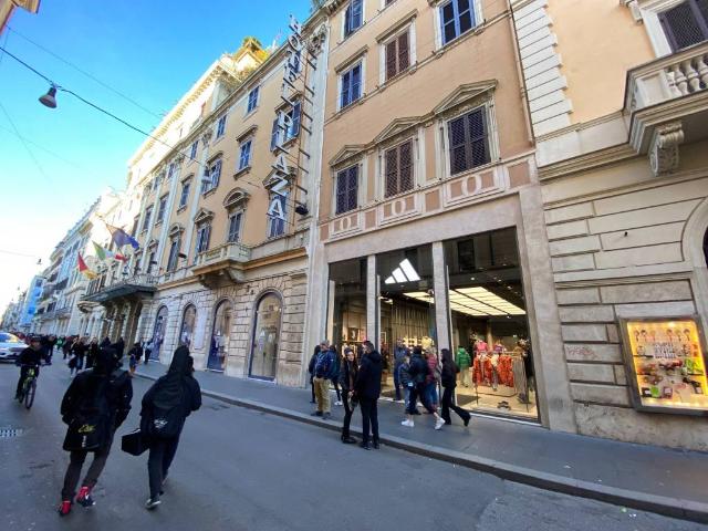 Locale Commerciale in vendita a Municipio Roma I, Roma Capitale