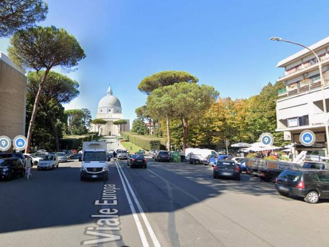 Locale Commerciale in vendita a Municipio Roma IX, Roma Capitale