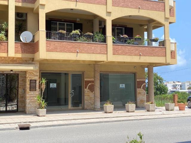 Locale Commerciale in vendita a Due Torri, Rometta