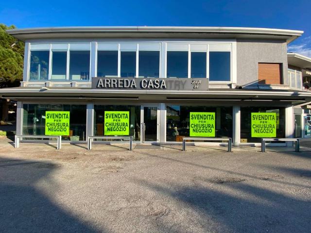 Locale Commerciale in vendita a Rosà, Veneto